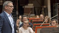 Zaorálek na zkoušce orchestru ND. Návštěvu zachytil na svém Facebooku. Zaorálek na zkoušce orchestru ND. Návštěvu zachytil na svém Facebooku.
