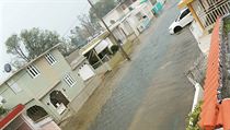 Ulice v Portoriku jsou zatopen.