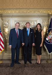 Prezidentský památníček. K úřadu prezidenta patří i patřičný vzhled Setkání prezidenta Zemana s Donaldem Trumpem v New Yorku. | na serveru Lidovky.cz | aktuální zprávy
