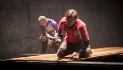 Divadelní představení Doba z druhé ruky. Soubor Spitfire Company.