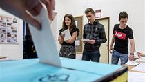 Studentské volby na Gymnáziu Boženy Němcové v Hradci Králové probíhaly 3. října. | na serveru Lidovky.cz | aktuální zprávy