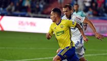 Zleva Daniel Holzer ze Zlína, Martin Šindelář z Baníku. | na serveru Lidovky.cz | aktuální zprávy