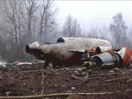 Trosky letadla Tupolev Tu-154, který havaroval na letiti ve Smolensku