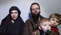 Caitlan Colemanová, Joshua Boyle a jejich dvě děti ve videu sdíleném Talibanem... | na serveru Lidovky.cz | aktuální zprávy