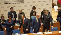 Vpředu zleva polská premiérka Beata Szydlová, maďarský premiér Viktor Orbán,... | na serveru Lidovky.cz | aktuální zprávy