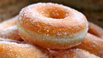Pocukrovaný donut - ilustrační foto | na serveru Lidovky.cz | aktuální zprávy