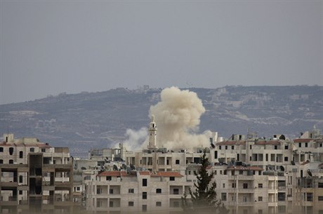 Syrské msto Idlib po nedlních bojích