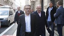 Lubomír Zaorálek a Bohuslav Sobotka před Lidovým domem. | na serveru Lidovky.cz | aktuální zprávy