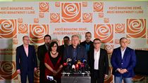 Zástupci ČSSD na tiskové konferenci 21. října v Lidovém domě v Praze... Zástupci ČSSD na tiskové konferenci 21. října v Lidovém domě v Praze...