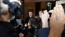 Andrej Babiš před Poslaneckou sněmovnou hovoří s novináři. | na serveru Lidovky.cz | aktuální zprávy