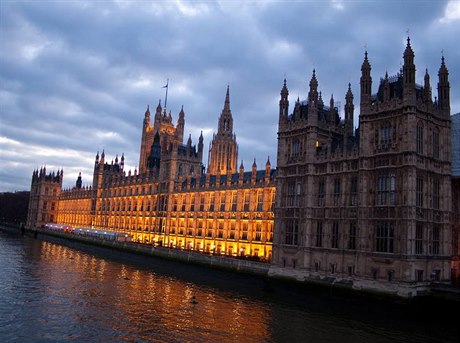 Britský parlament. Ilustraní foto.