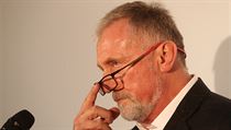Topolánek hovoří k novinářům na tiskové konferenci. | na serveru Lidovky.cz | aktuální zprávy