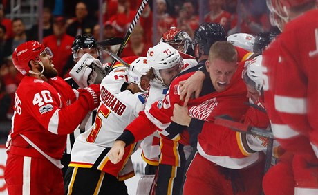 NHL: Calgary Flames at Detroit Red Wings