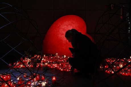 Babi podle protestujících na Národní tíd zneuctívá pietní místo. 