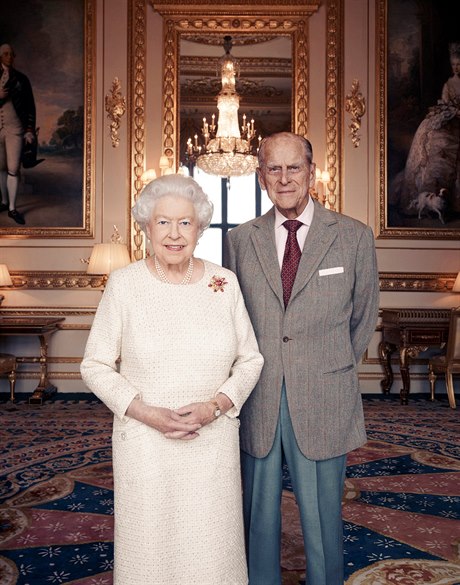 Fotografie anglické královny Albty II. a jejího manela prince Philipa k...