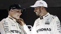 Jezdci Mercedesu Valtteri Bottas a Lewis Hamilton. | na serveru Lidovky.cz | aktuální zprávy