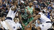 NBA: Boston v Dallasu prodlouil vtznou srii a v prodlouen.