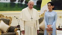 Papež František a barmská vůdkyně Su Ťij. | na serveru Lidovky.cz | aktuální zprávy