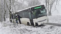 Jeden člověk zemřel a 12 lidí se zranilo 30. listopadu ráno při nehodě autobusu... | na serveru Lidovky.cz | aktuální zprávy