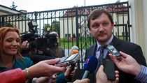 Radek Augustin před Kramářovou vilou v roce 2013. | na serveru Lidovky.cz | aktuální zprávy