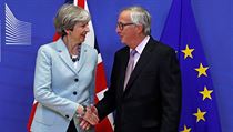 Britská premiérka Theresa Mayová a prezident Evropské komise Jean-Claude... | na serveru Lidovky.cz | aktuální zprávy