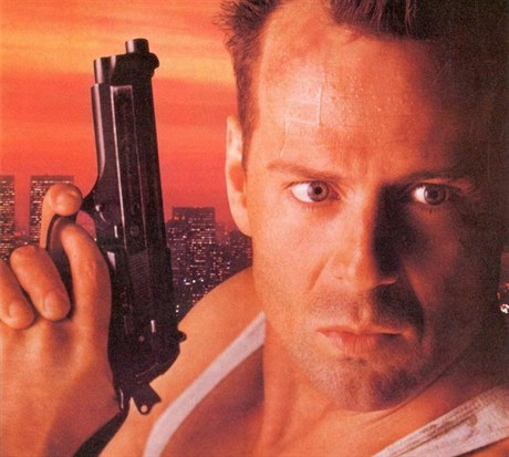 Bruce Willis ve filmu Smrtonosná past.