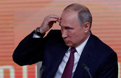Putin pi kadoroní bilanní tiskovce v Moskv.