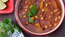 Vegetariánské chili s fazolemi, cizrnou a dýní | na serveru Lidovky.cz | aktuální zprávy