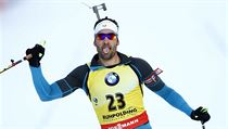 Martin Fourcade z Francie v cíli vytrvalostního závodu na 20 km v Rupholdingu. | na serveru Lidovky.cz | aktuální zprávy