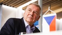 Vratislav Kulhánek čeká na volební výsledky. | na serveru Lidovky.cz | aktuální zprávy