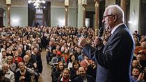 V Plzni se na Jiřího Drahoše stály fronty, všichni lidé se do Měšťanské besedy... | na serveru Lidovky.cz | aktuální zprávy