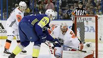 Mike Smith z Calgary Flames se na konci pokoušel o gól. | na serveru Lidovky.cz | aktuální zprávy