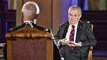 Miloš Zeman naslouchá Jiřímu Drahošovi během debaty v Rudolfinu. | na serveru Lidovky.cz | aktuální zprávy