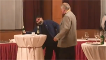 Milan Rokytka těsně před kolapsem. Na snímku s Karlem Slezákem. | na serveru Lidovky.cz | aktuální zprávy
