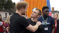 Scott Meenagh v objetí s princem Harrym během Invictus Games. | na serveru Lidovky.cz | aktuální zprávy