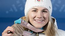 Karolína Erbanová s bronzovou olympijskou medailí.