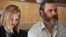 Ekaterina Samsonová Joaquin Pheoenix. Snímek Nikdys nebyl (2017). Režie: Lynne... | na serveru Lidovky.cz | aktuální zprávy