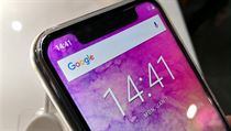 Smartphone Oukitel U18 s designem inspirovaným iPhonem X | na serveru Lidovky.cz | aktuální zprávy