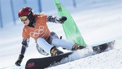 Ester Ledecká pi tréninku na snowboardu.