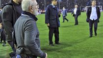 Naštvaný prezident PAOK Soluň Ivan Savvidis. | na serveru Lidovky.cz | aktuální zprávy