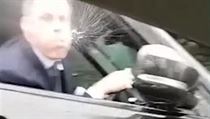Jamie Carragher plive do auta, ze kterého jej provokoval řidič po prohře... | na serveru Lidovky.cz | aktuální zprávy