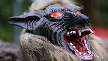 Tvář robotického vlka „Super wolf monster“ s rudýma svítícíma očima. | na serveru Lidovky.cz | aktuální zprávy