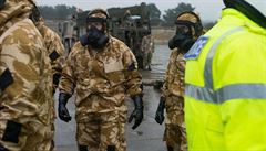 Vojáci - experti na chemické zbran - nasazení v ospalém anglickém mst...