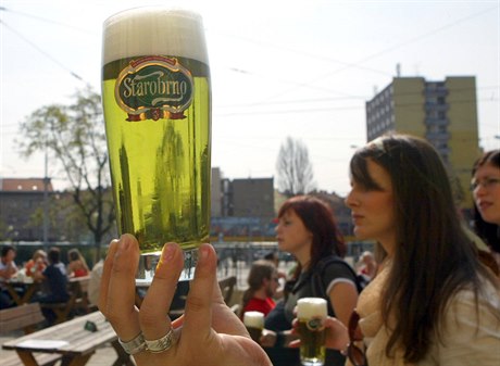 Zelené pivo na Zelený tvrtek. To je ji tradiní marketingový tah brnnského...