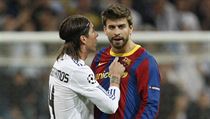 Sergio Ramos z Realu Madrid (vlevo) a Gerard Pique z Barcelony se hádají během... | na serveru Lidovky.cz | aktuální zprávy