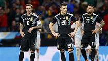 Zleva: zklamaní Argentinci Lucas Biglia, Giovani Lo Celso a Nicolas Otamendi po... | na serveru Lidovky.cz | aktuální zprávy
