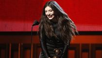 Lorde přebírá cenu za nejlepší sólovou popovou nahrávku. | na serveru Lidovky.cz | aktuální zprávy