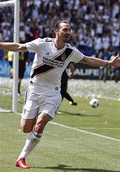 Ronaldovy řeči? Měl jít hrát do druhé ligy, to by byla výzva, směje se Ibrahimovič Zlatan Ibrahimovič slaví. | na serveru Lidovky.cz | aktuální zprávy