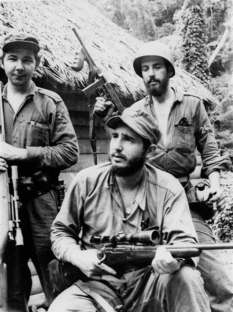 Fidel Castro se svým bratrem Raúlem (vlevo) v roce 1957 v dob partyzánského...