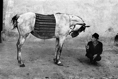 Josef Koudelka - Rumunsko 1968, cyklus Cikáni.